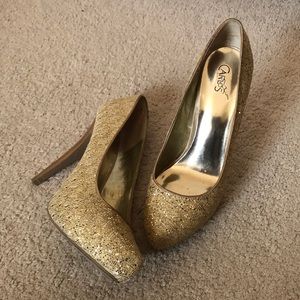 Gold heels for the Holidays 👑